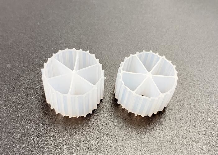 Surface de grande taille PE04 vierge HDPE couleur blanche Mbbr Biocell Filter Media 800m2/M3