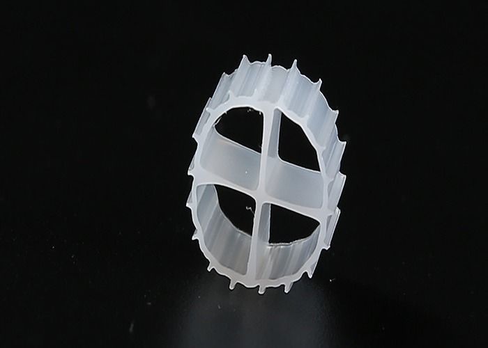 PE résistant aux chocs Aquariums MBBR Filtre médias couleur blanche porteuse de fda 11 * 7MM MBBR porteuse de biofilm