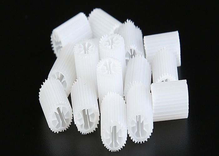MBBR Biomédias de taille lourde 5*10 mm Matériau HIPS vierge en plastique MBBR Filtre médias