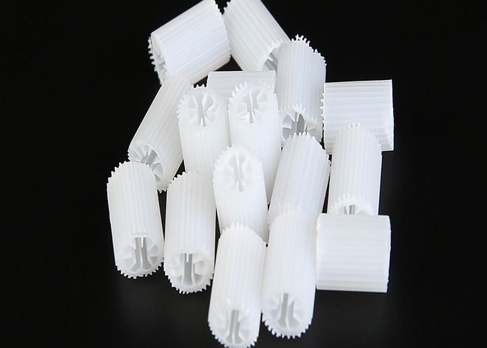 MBBR Biomédias de taille lourde 5*10 mm Matériau HIPS vierge en plastique MBBR Filtre médias