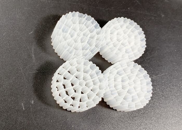 Couleur blanche SBR traitement de l'eau de procédé MBBR Filtre de médias ROHS REACH