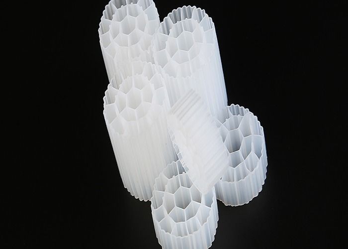 Médie de filtrage MBBR en HDPE vierge K1K3K5 φ35*18 Microfiltre pour tour de déodoration biologique