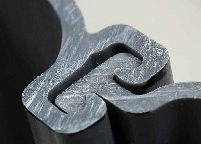 Pile de feuille de vinyle gris en PVC d'épaisseur de 10 mm de type U avec extrusion